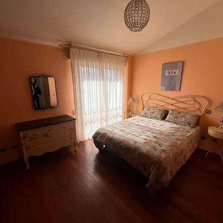 Los Castanos Apartment